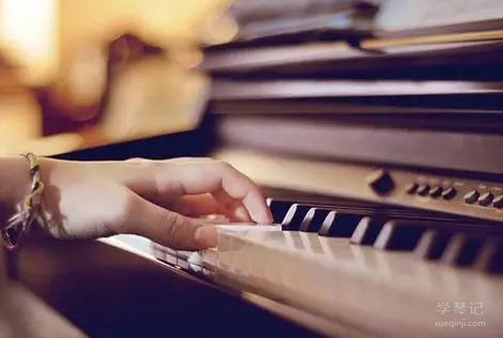 简析钢琴的三种奏法（断，跳，连）