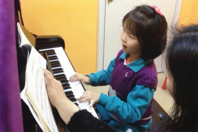 钢琴陪练在钢琴学习中的作用